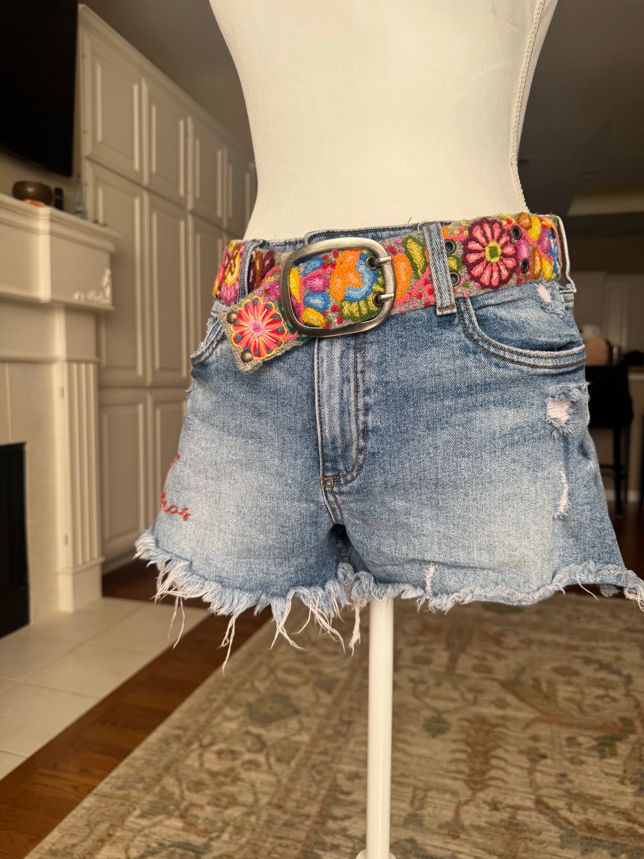 Hand Embroidered Vintage Kut from the Kloth cutoffs- Size 4