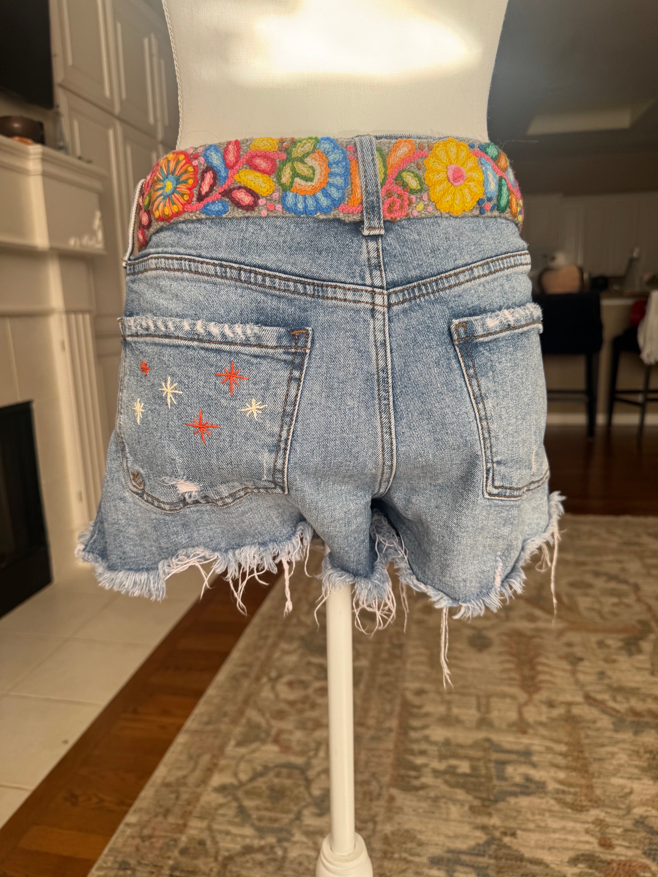 Hand Embroidered Vintage Kut from the Kloth cutoffs- Size 4
